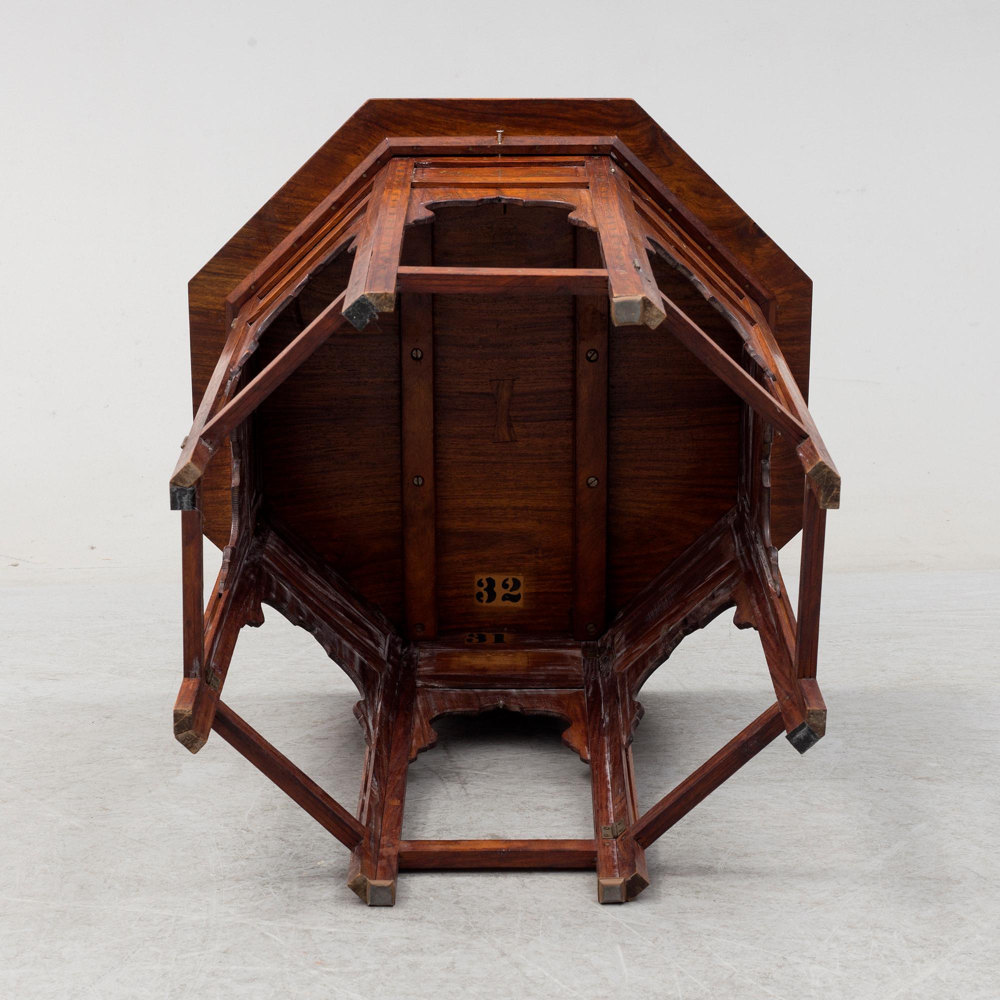 RÖKBORD, morisk stil, 1800-talets slut.