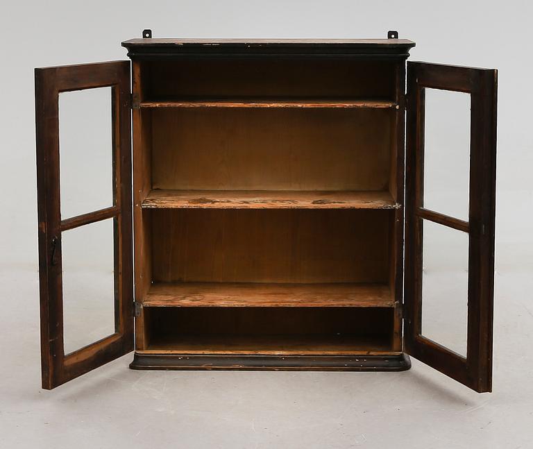 HÄNGSKÅP, 1800-talets andra hälft.