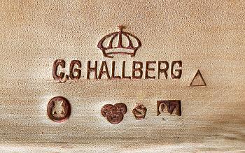 CIGARRETUI samt CIGARETTETUI, silver, bl.a. Cg Hallberg 1918. Tot vikt ca 365 gram.
