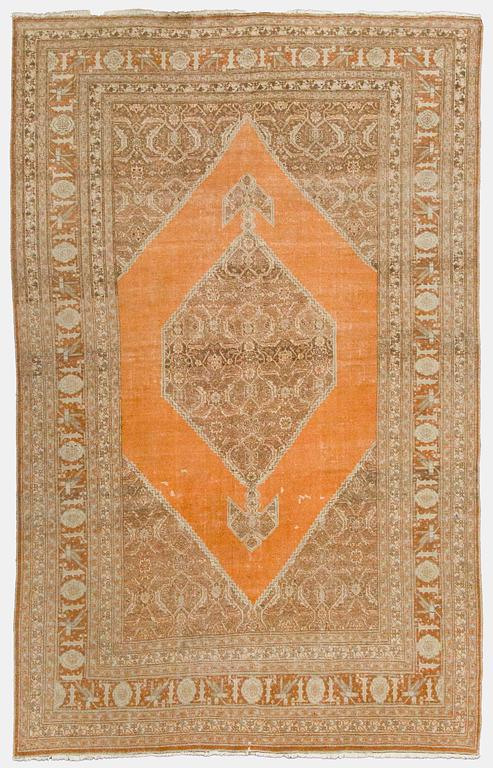 Matta, antik Täbris, ca 338,5 x 210,5-222,5 cm.