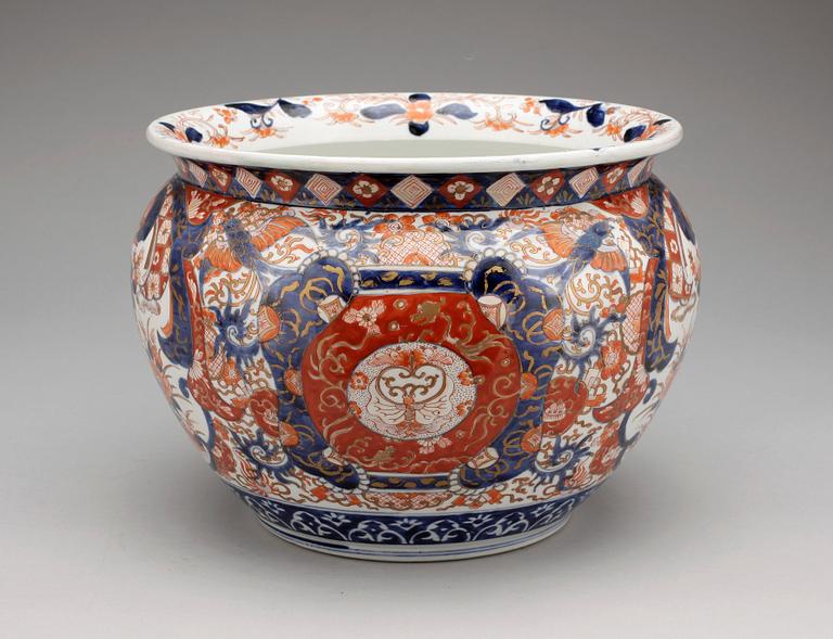 YTTERFODER, porslin, sannolikt Japan 1900-tal.