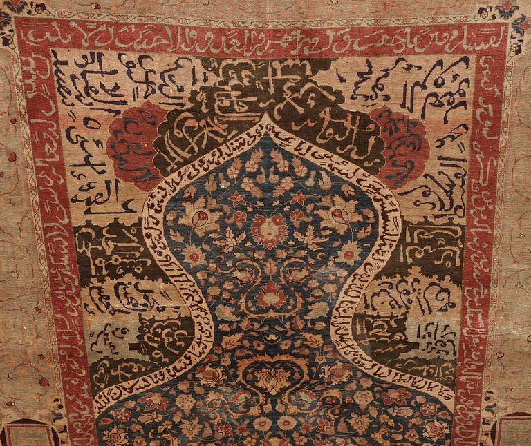 SEMI-ANTIQUE TURKISH. 191,5 x 128 cm (plus 1,5 cm flat weave at each end).