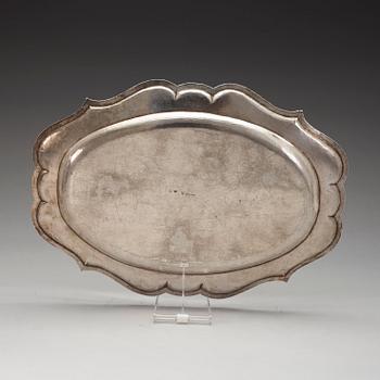 A Swedish 18th century silver serving-dish, marks of Pehr Zethelius, Stockholm 1775.