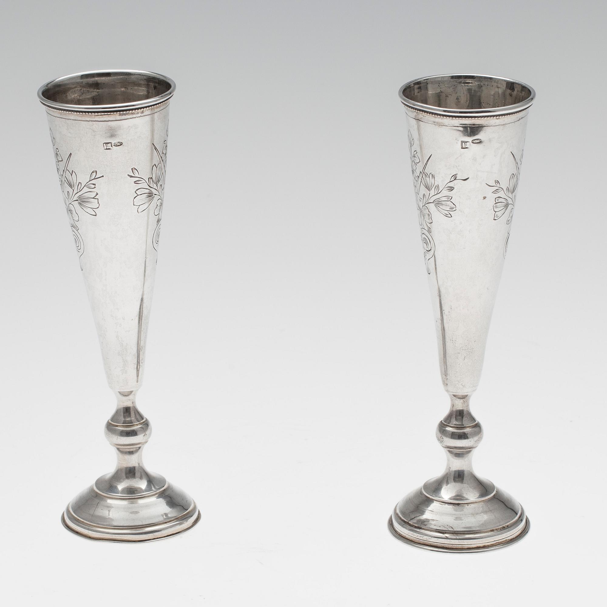 CHAMPAGNEBÄGARE, ett par, silver, Schetinin Ilya Fomich Щетинин Илья Фомич, Moskva, ca 1900. Tot. vikt ca 162 g.