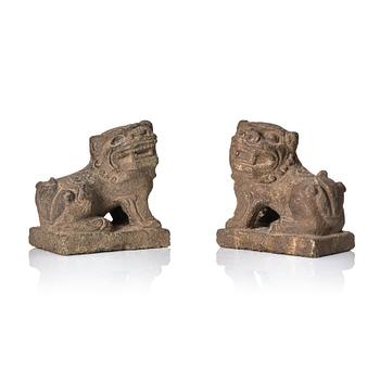 A pair of stone sculptures of buddhist lions, Qing dynasty (1664-1912).