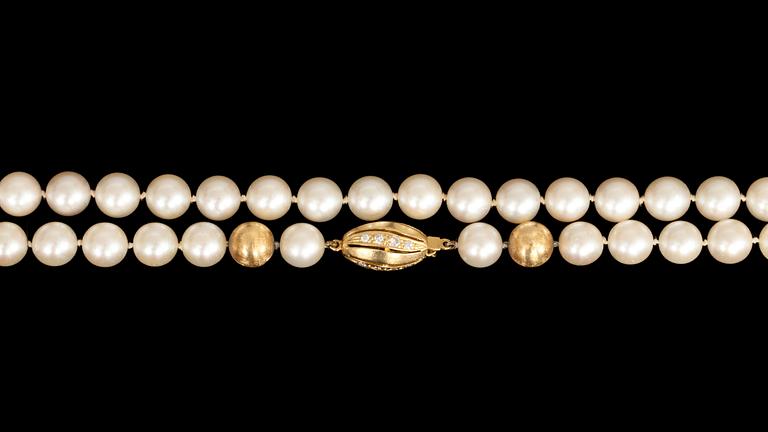 COLLIER, odlade pärlor. Lås i 18k guld besatt med små diamanter tot ca 0,15 ct.