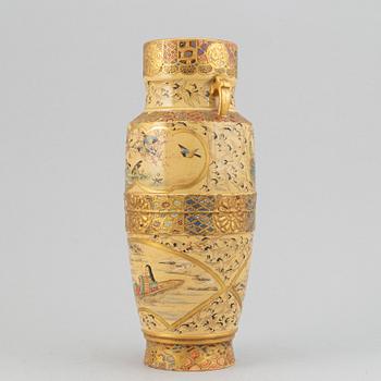 A richly decorated japanese Satsuma vase, made in Kobe Japan, Meiji period (1868-1912).