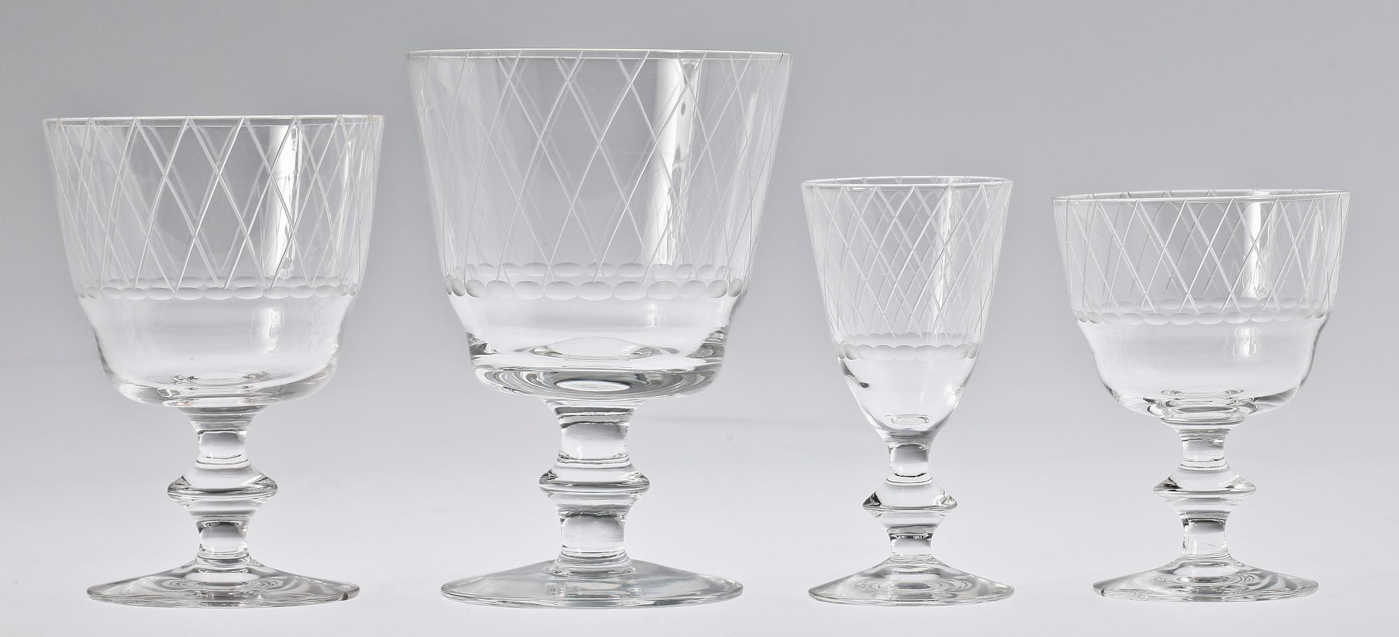 GLASSERVIS, 63 delar, Sverige 1900-talets första hälft/mitt.