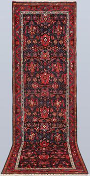 A semi-antique Hamadan carpet, c. 335 x 101 cm.