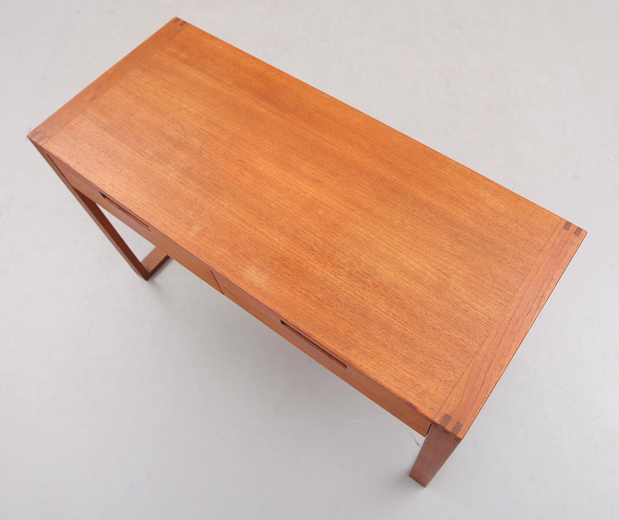 BORD, teak, 1900-talets andra hälft.