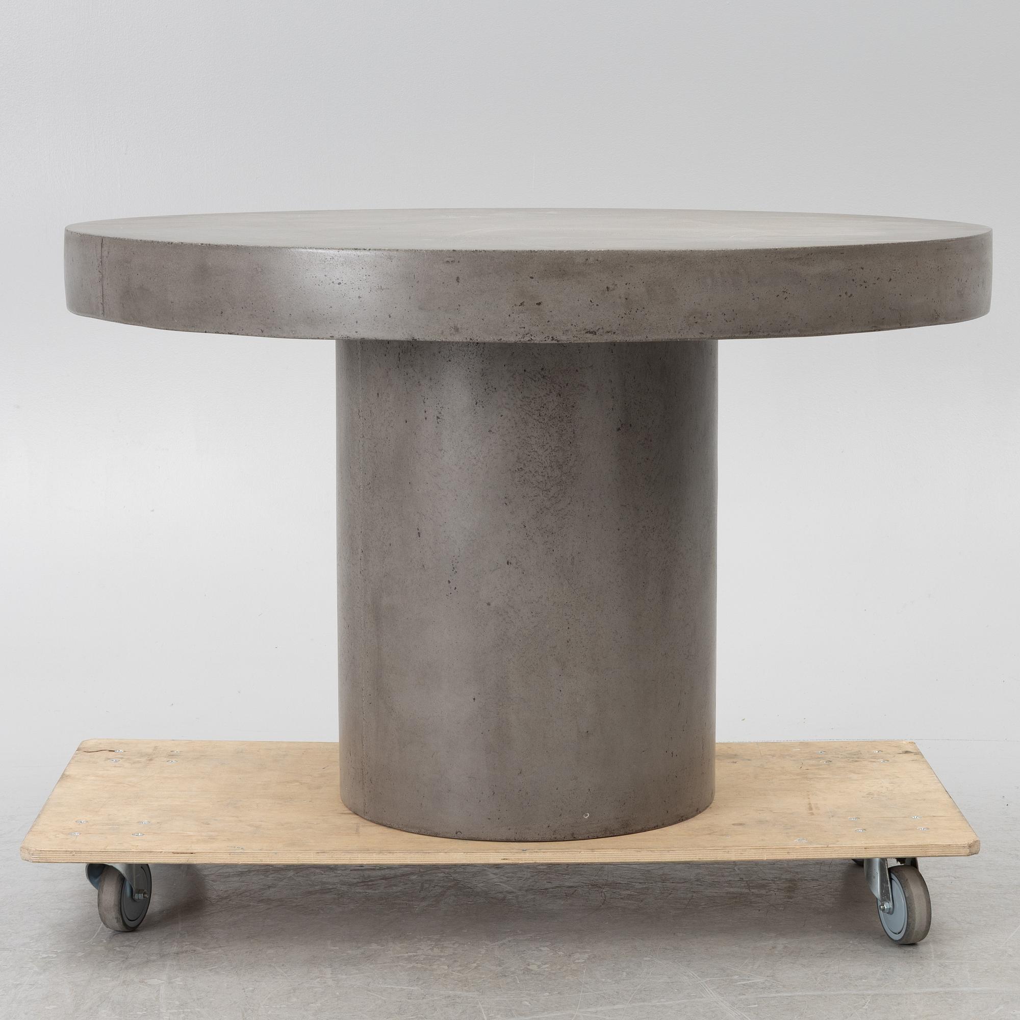 A "Regent" dining table, Artwood.