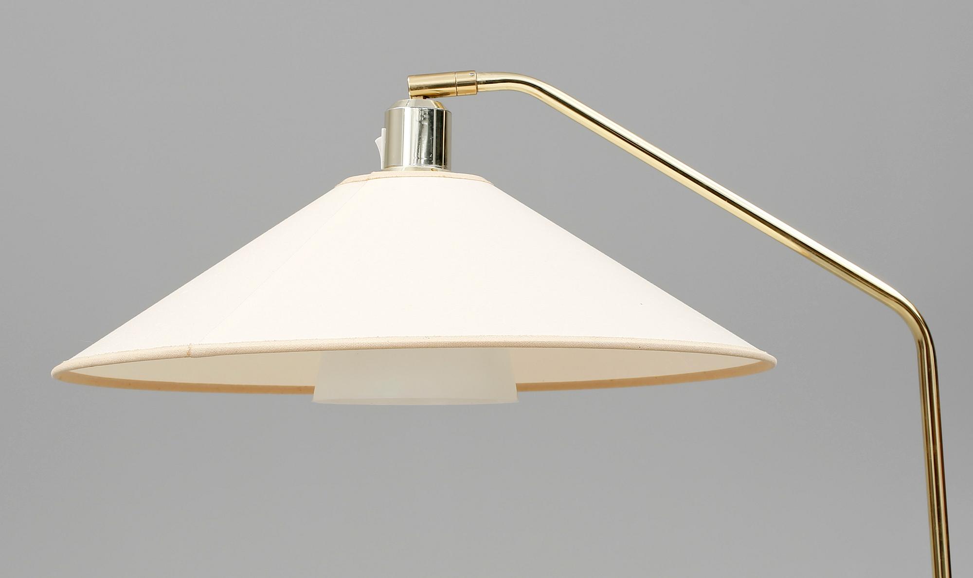 GOLVLAMPA, OMI, 1900-talets tredje kvartal.
