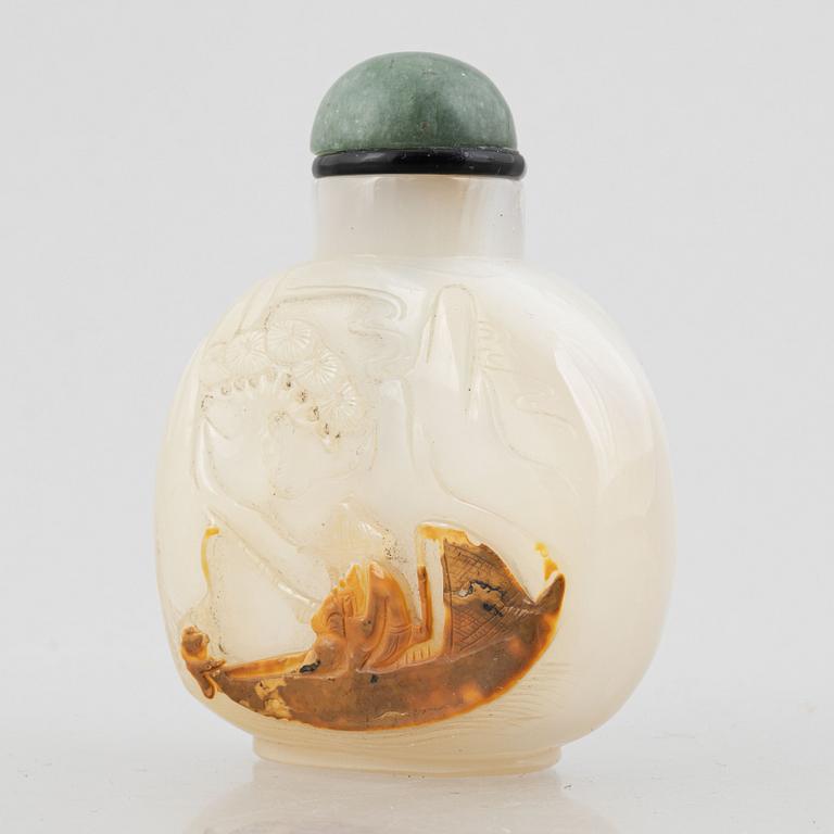 A Chinese onyx snuffbottle, late Qing dynasty / around 1900.