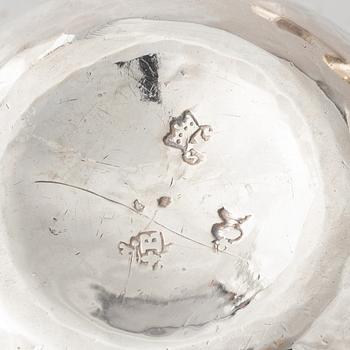 Fyra små silver bägare, 1800-tal, tre från Frankrike och en möjligen Tyskland (Darmstadt).