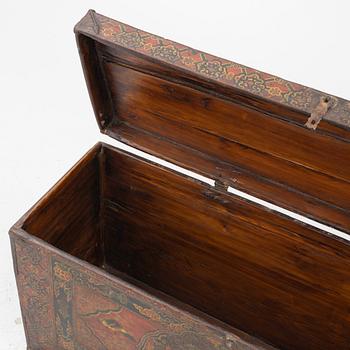 A Chinese chest, 20th century.