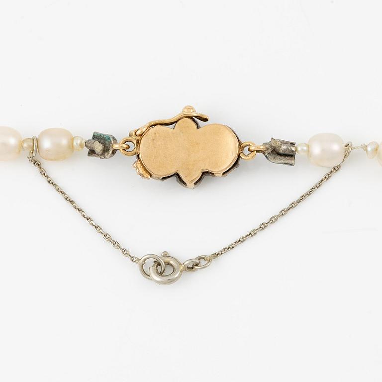 A pearl necklace clasp in silver and 18K gold with rose-cut diamonds.
