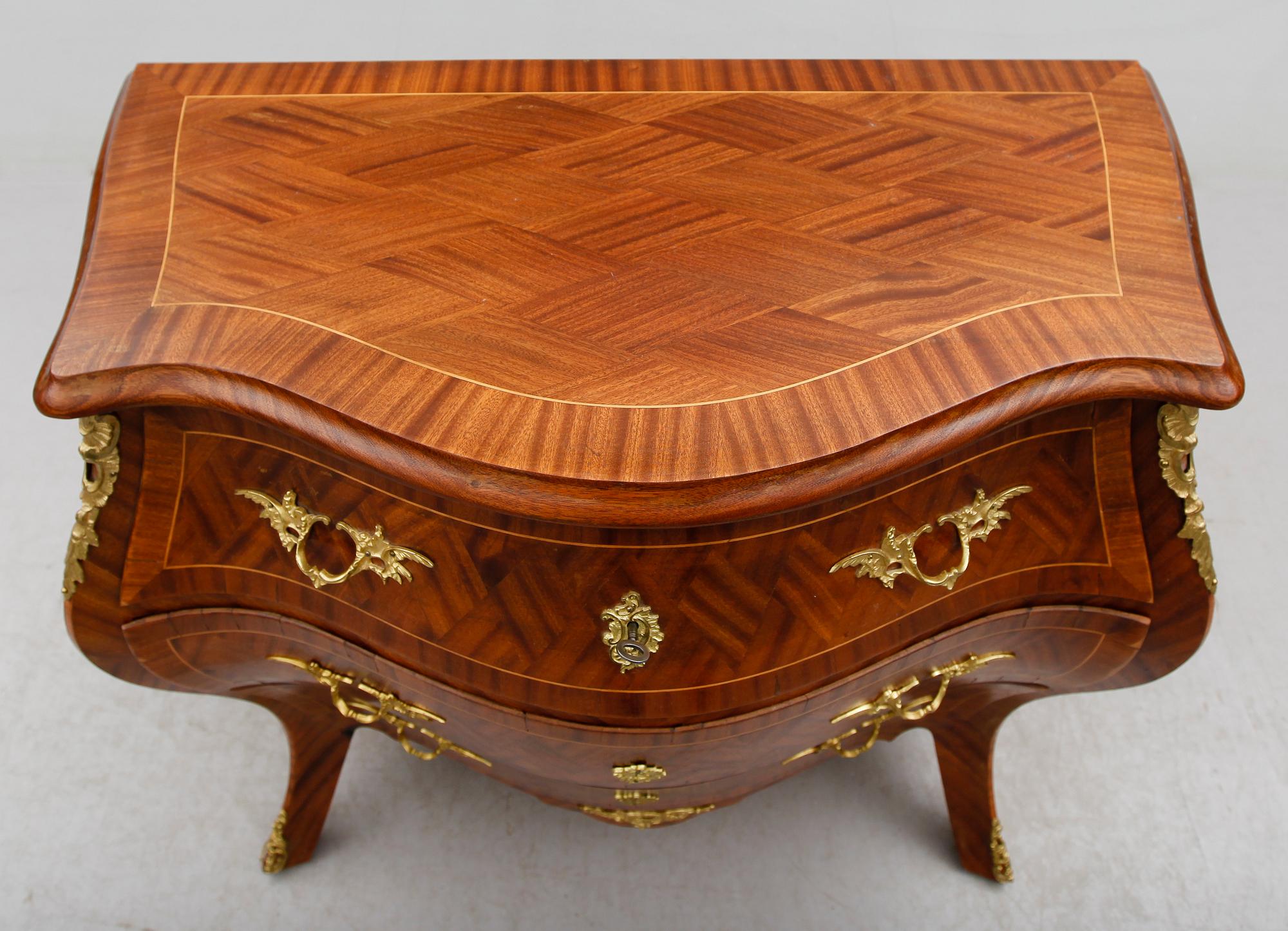 BYRÅ, rokokostil, 1900-talets första hälft.