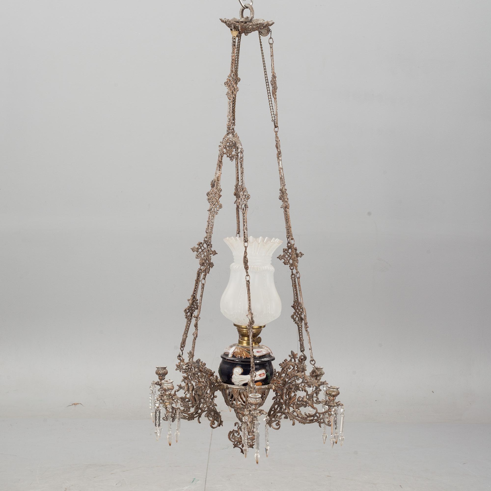 TAKFOTOGENLAMPA, majolika. Sekelskiftet 1900.