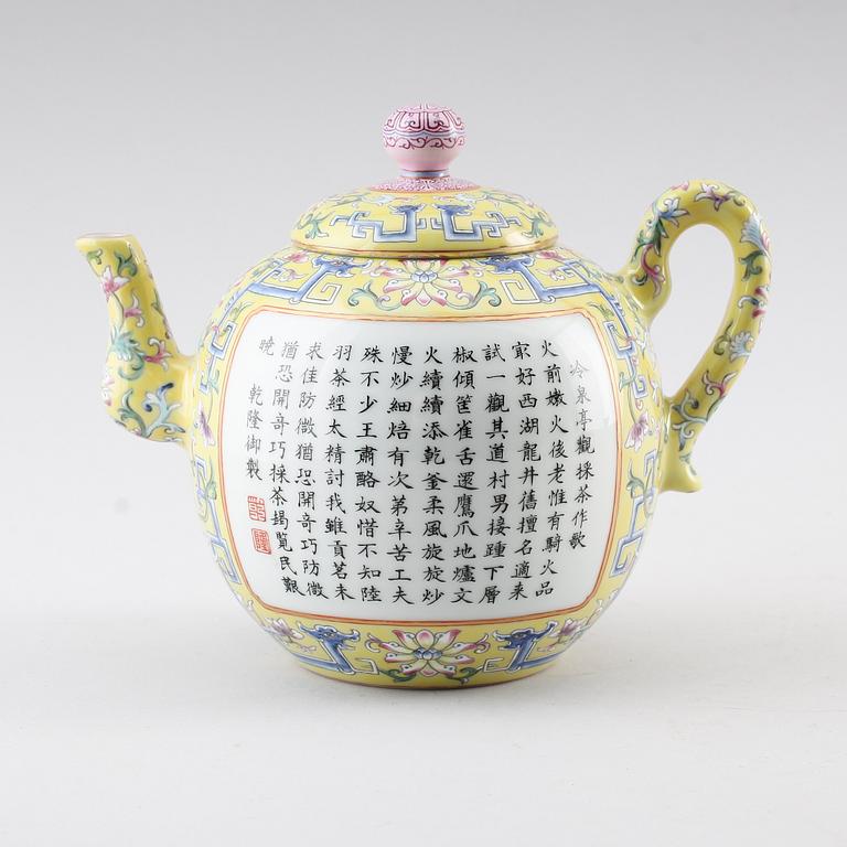 TEKANNA, porslin, Kina, sannolikt 1900-tal.