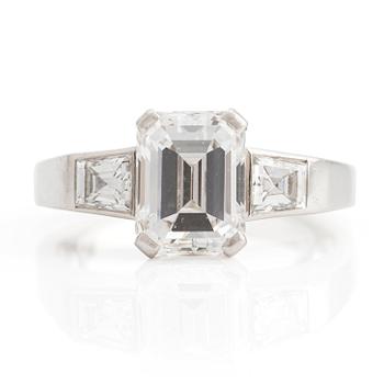 497. A platinum ring with an emerald-cut diamond, W.A. Bolin Stockholm 1960.