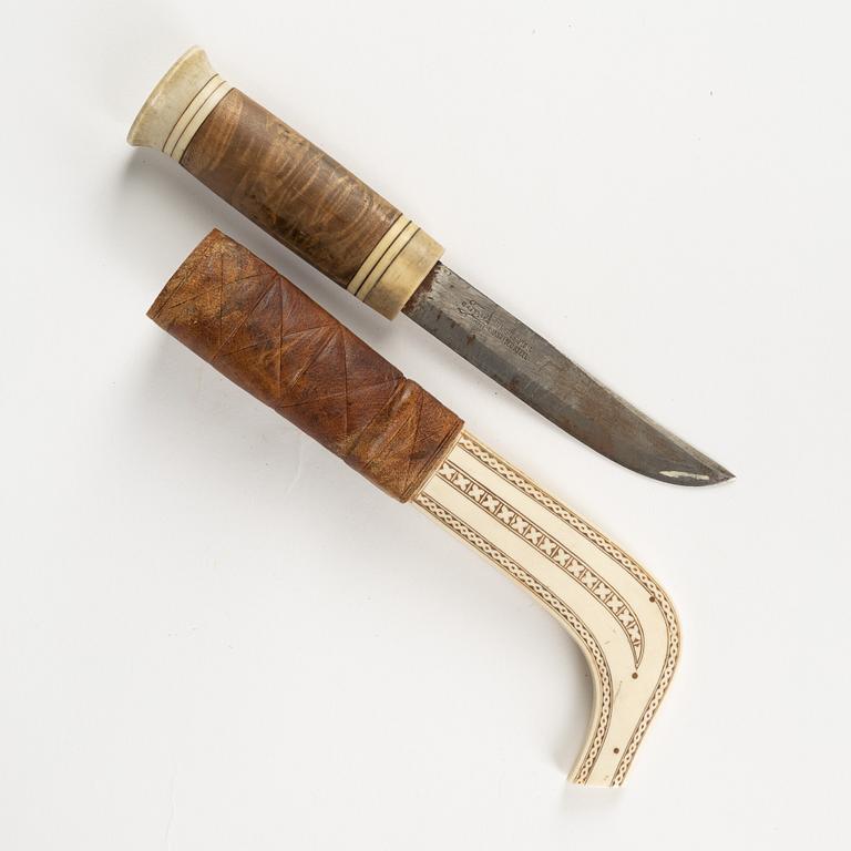 A reindeer horn knife, signed Pär dated 1971.