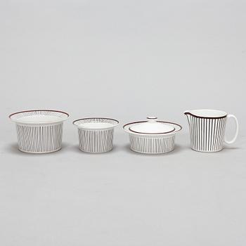 Stig Lindberg, astiaston osia, noin 65 osaa, "Spisa Ribb". Gustavsberg.