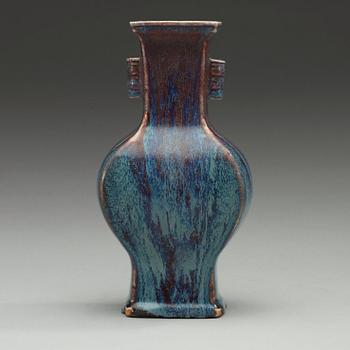 VAS, porslin. Qing dynastin, 1700-tal.