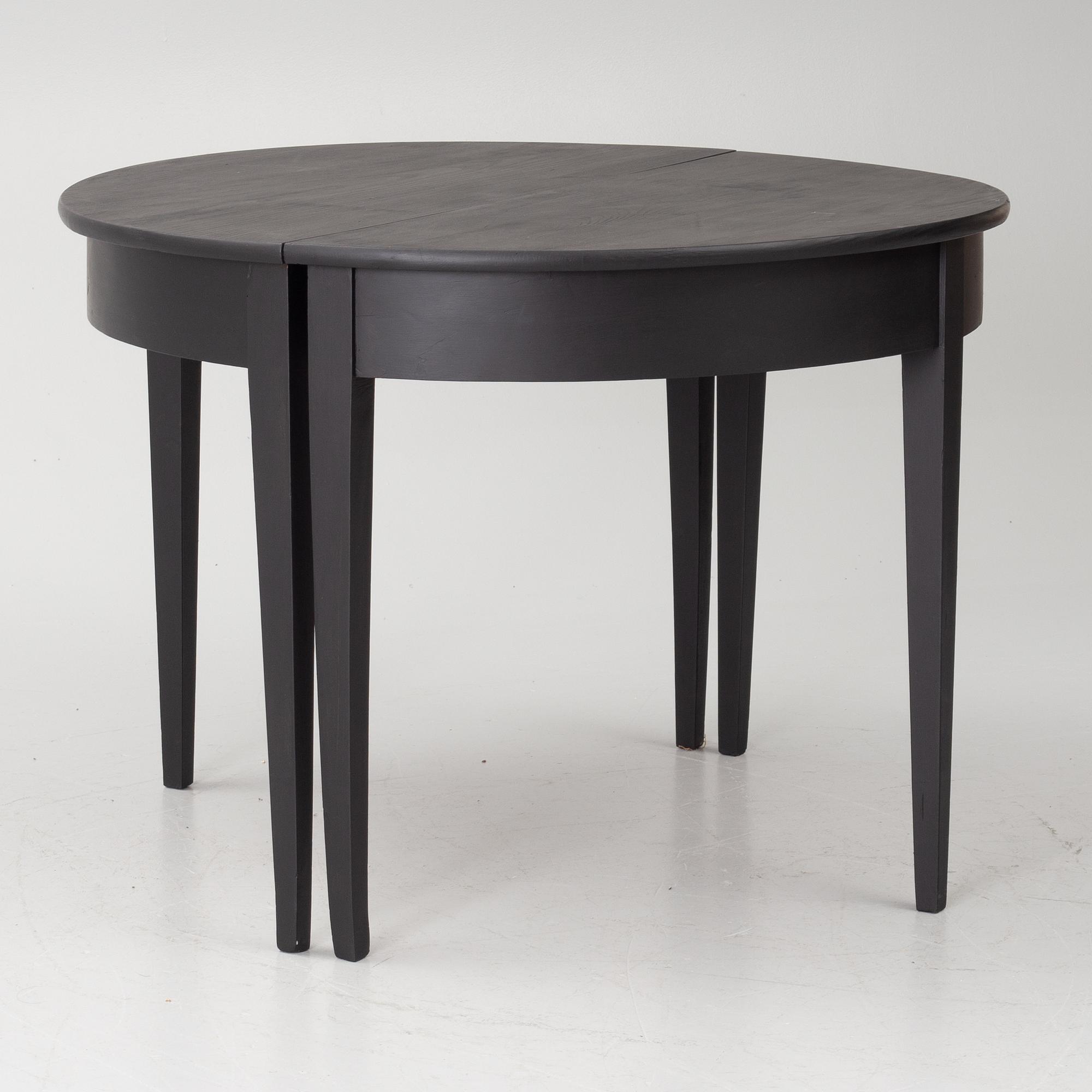 Dining table, early 20th century.