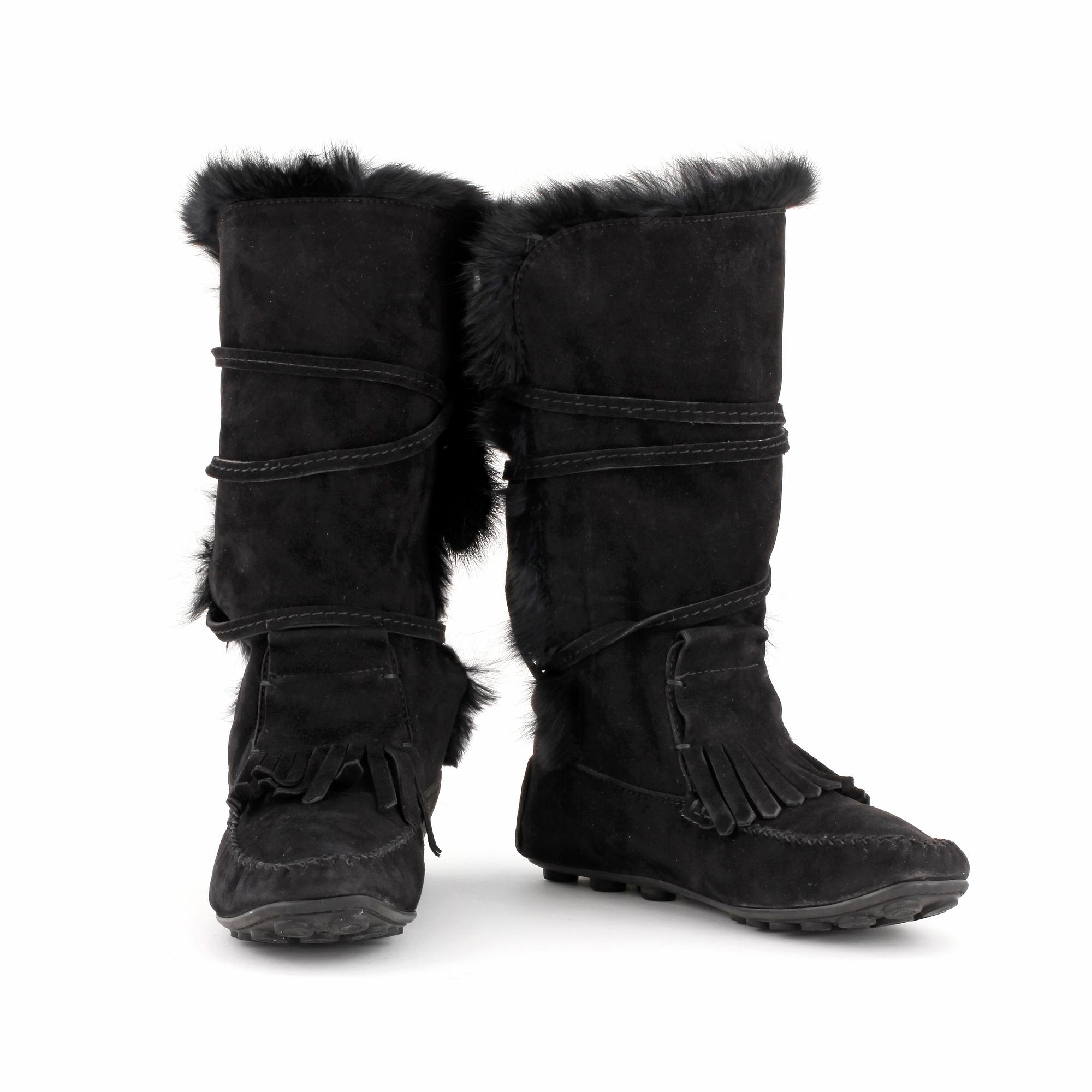 YVES SAINT LAURENT a pair of black leather and fur moccasin boots size 39. Bukowskis