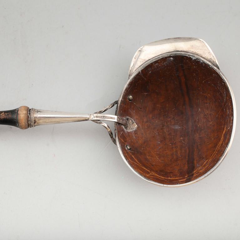 SOPPSLEV, kokosnöt och sannolikt silver, I. Hansson, 1800-tal.