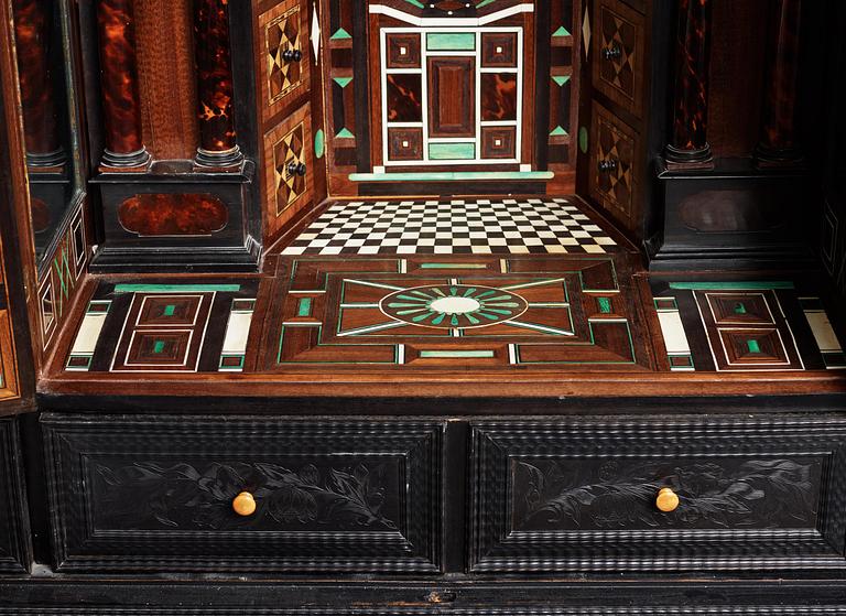 Det Bondeska Skåpet, sannolikt Paris, 1600- samt 1800-tal, Louis XIV och Louis XIV-stil.