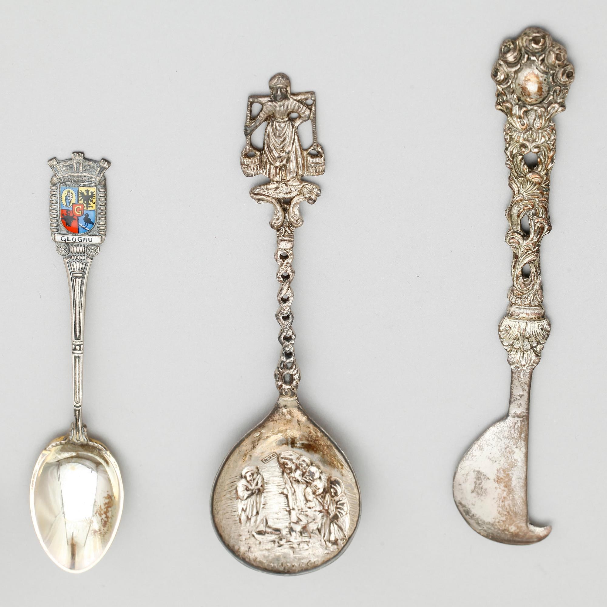 DIVERSE BESTICK SAMT 4+6 ASSIETTER, bla WA. Bolin, Stockholm 1941-42. Tot ca 1740 gram.