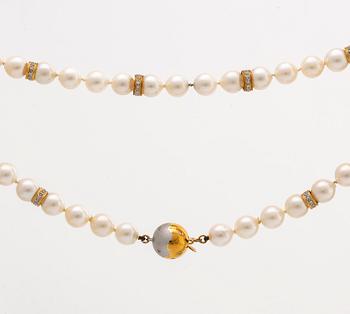 PEARL NECKLACe, cultured pearls 7,5-8 mm, clasp 18K gold diamonds and spacers 18K gold and diamonds 0,60 ct in total.