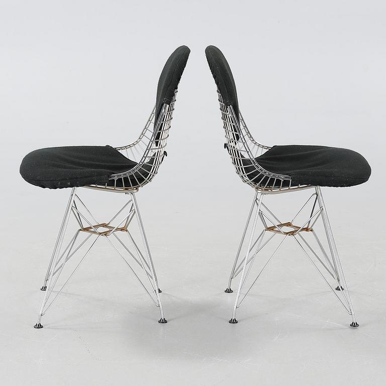 A pair of chairs, "DKR", by Charles & Ray Eames for Herman Miller, USA, around mid 20th century.