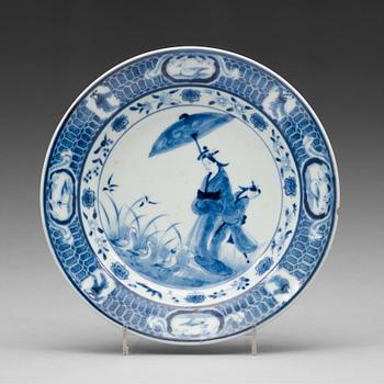 713. A blue and white dish. Japan, Edo (1615-1868).