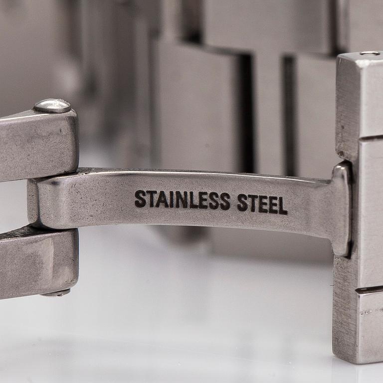 Cartier, Tank Solo, rannekello, 24 x 24 (31) mm.