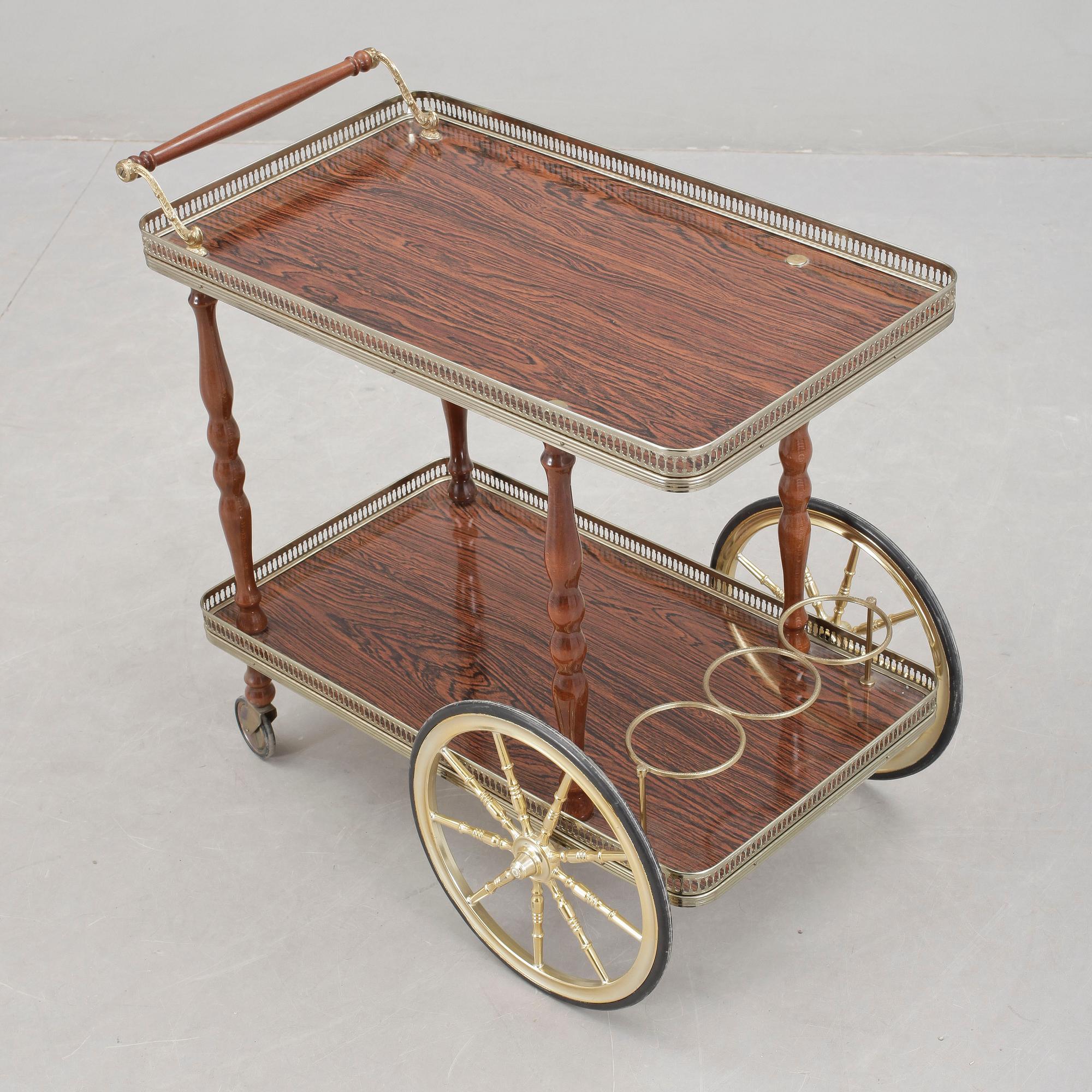 SERVERINGSVAGN, 1900-talets andra hälft.
