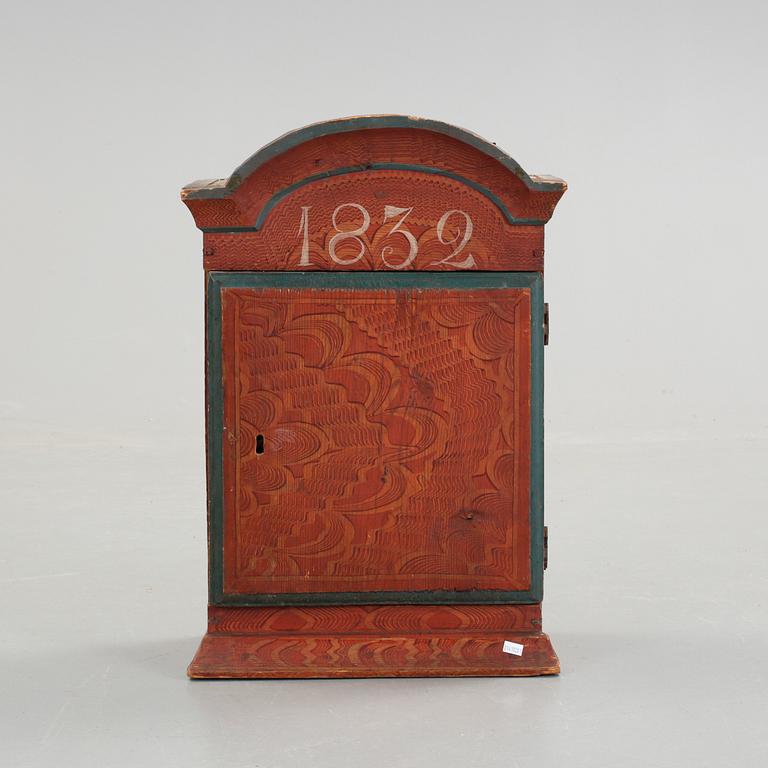 VÄGGSKÅP, allmoge, daterat 1832.