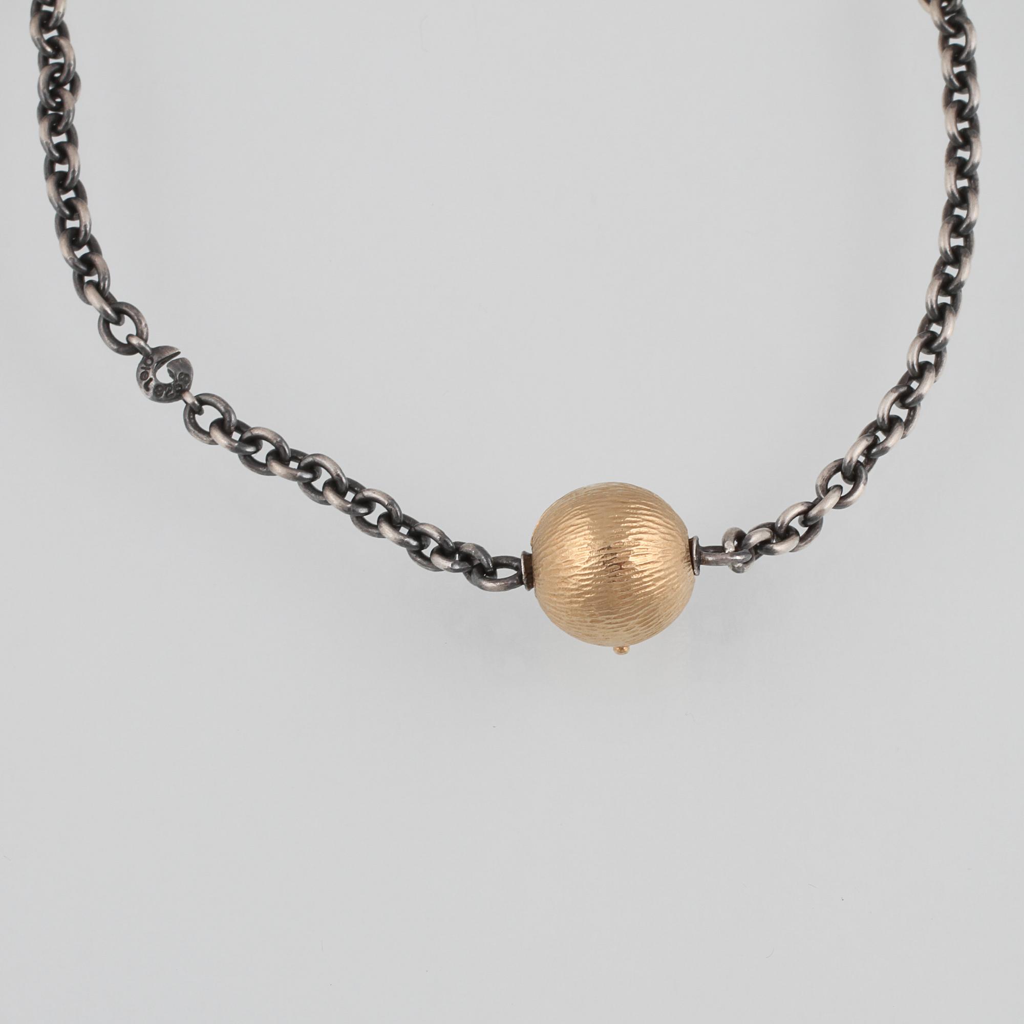 COLLIER, oxiderat silver samt lås i 18K guld, Ole Lynggaard. Vikt 11,9 gram.