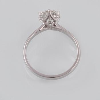 RING, 18K vitguld med äldre briljantslipad diamant ca 1.30 ct. Vikt 3,1 gram.
