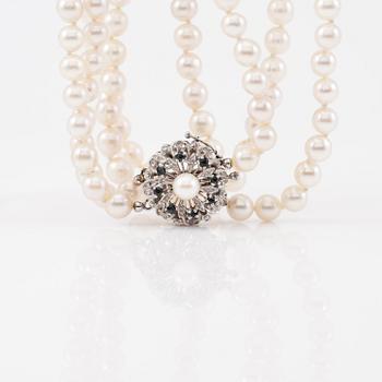 COLLIER, odlade pärlor, lås 18K vitguld med safirer.