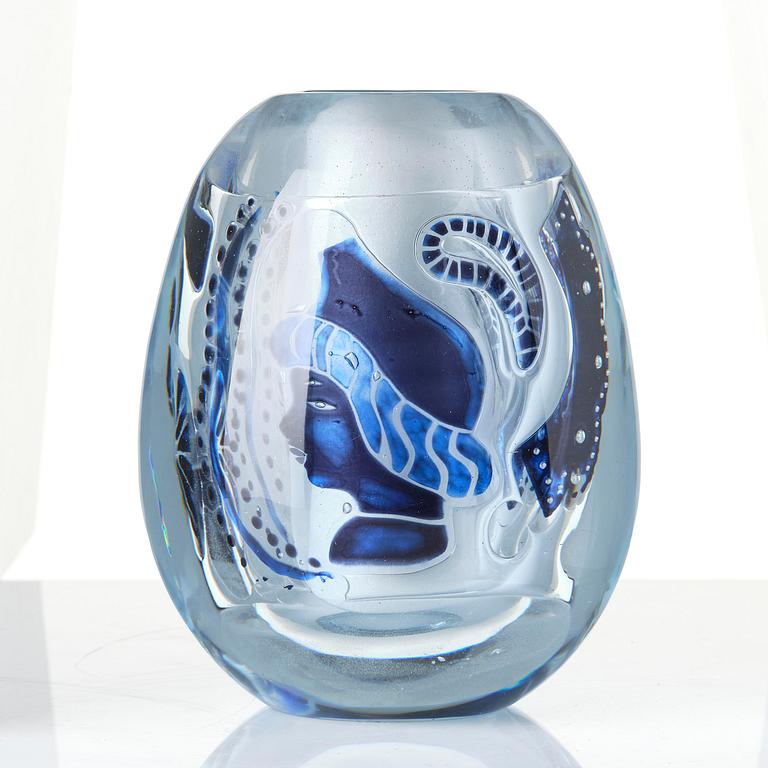 Edvin Öhrström, an ariel glass vase, Orrefors, Sweden, 1939, no. 188.