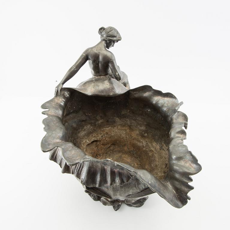 Ytterfoder Jugend Würtembergische Metallwarenfabrik (WMF) omkring 1900.