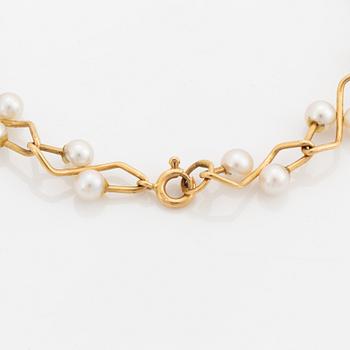 Armband, 18K guld med pärlor.