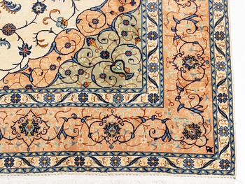 A Kashan carpet, ca 348 x 240 cm.