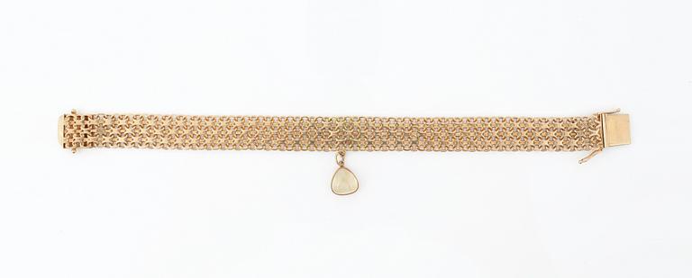 ARMBAND, 18 k guld, 1962. Totalvikt ca 22 gram.