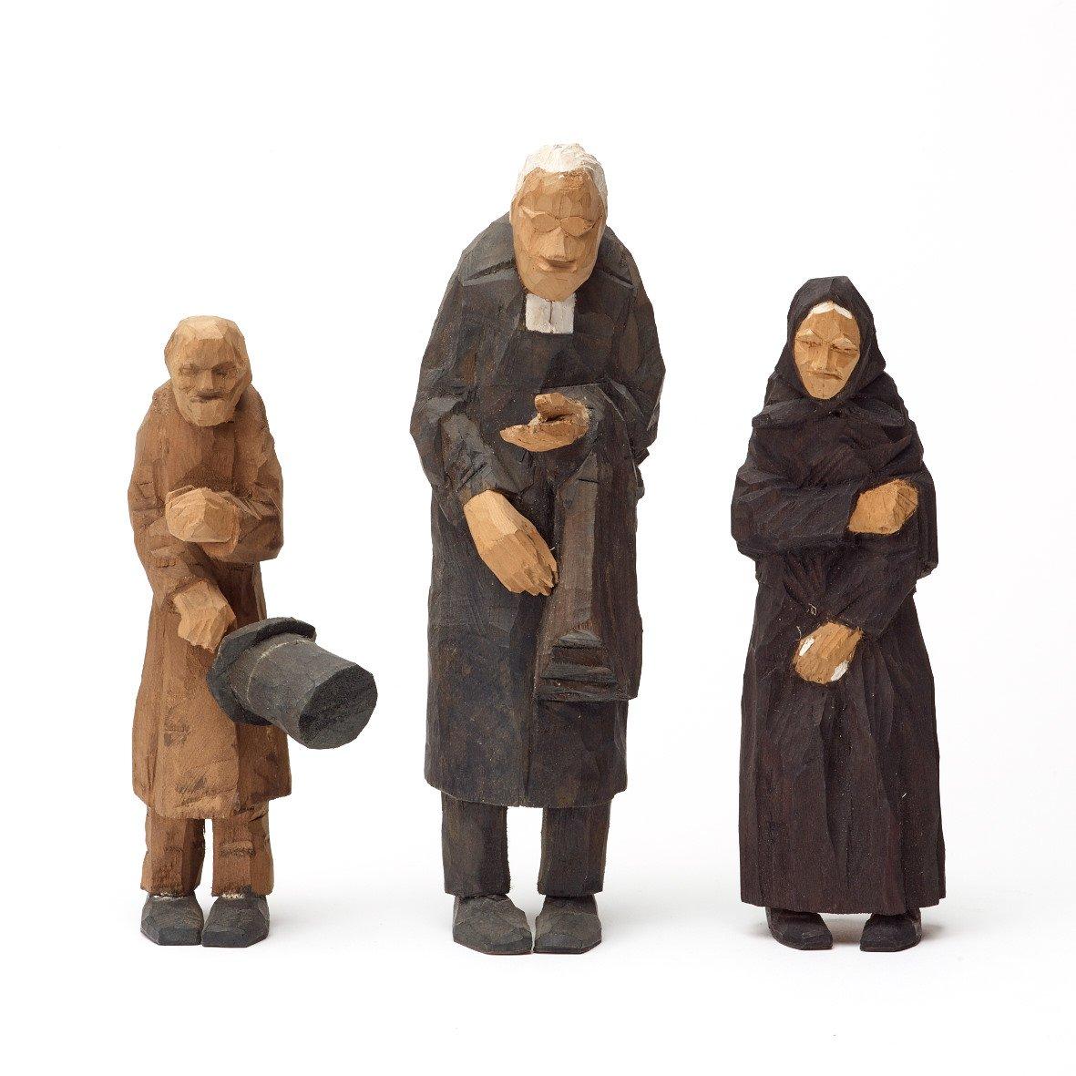 Axel Petersson Döderhultarn, AXEL PETERSSON DÖDERHULTARN, 8 pieces, sculptures, carved wood, signed with a rubber stamp, some are dated.