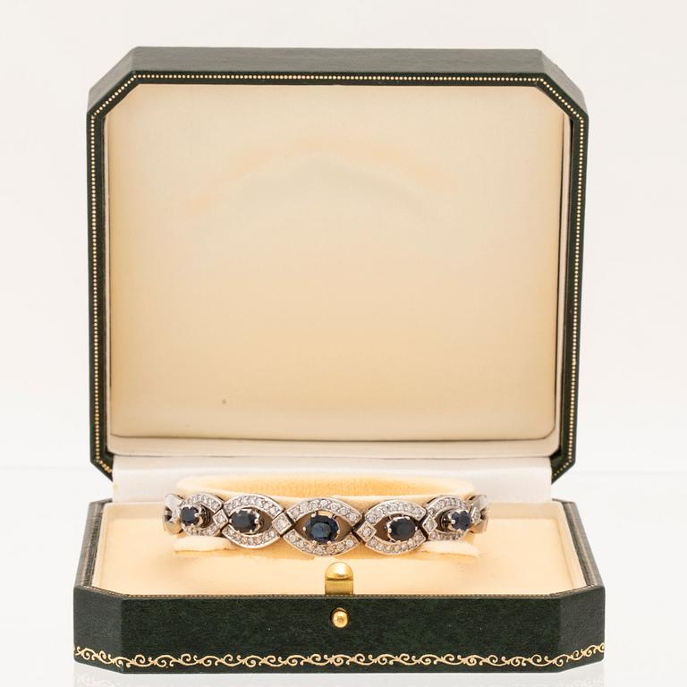 Armband 18K vitguld med ovalt fasetterade safirer samt briljantslipade diamanter, Stockholm.