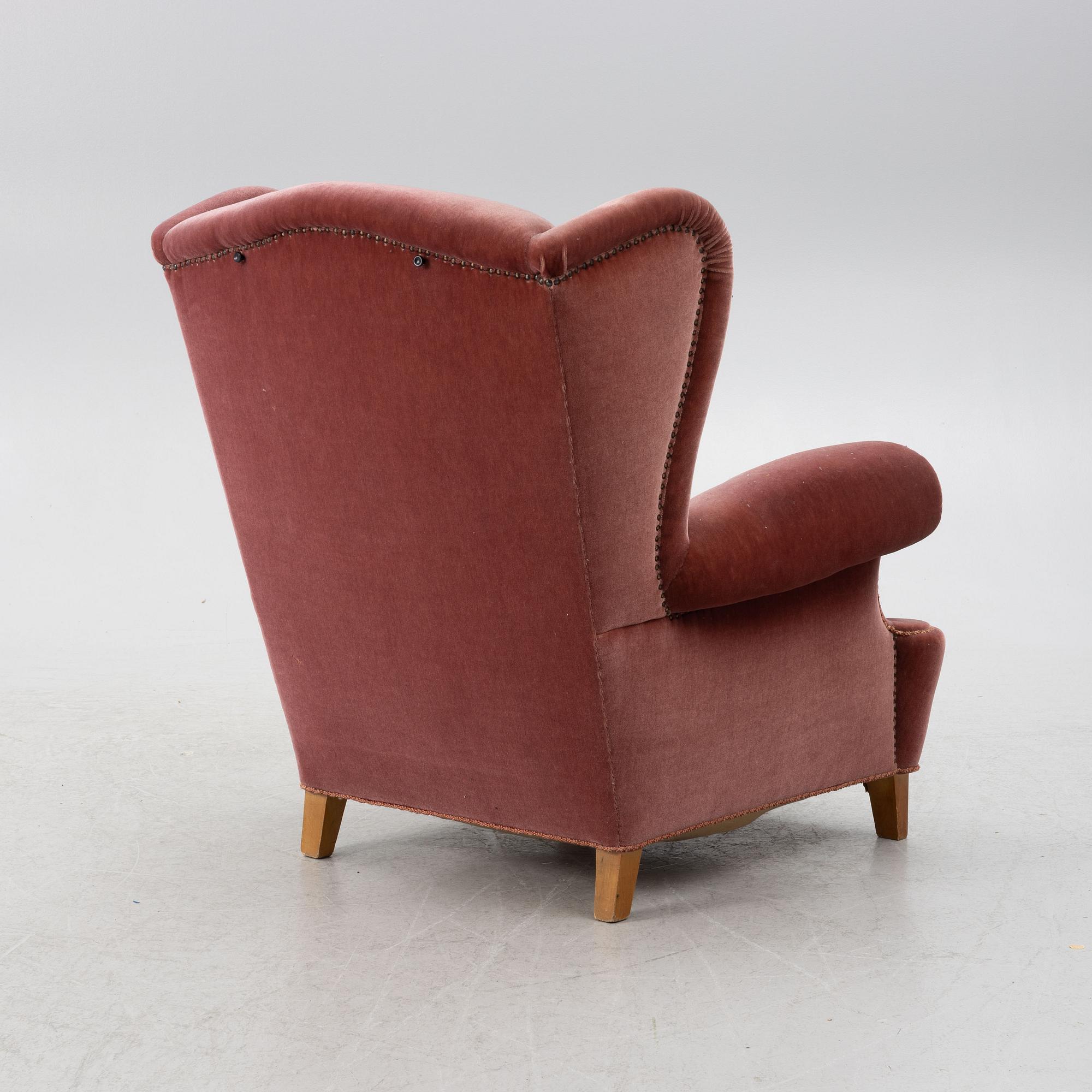 A lounge chair, Swedish modern, first half of the 20th century.