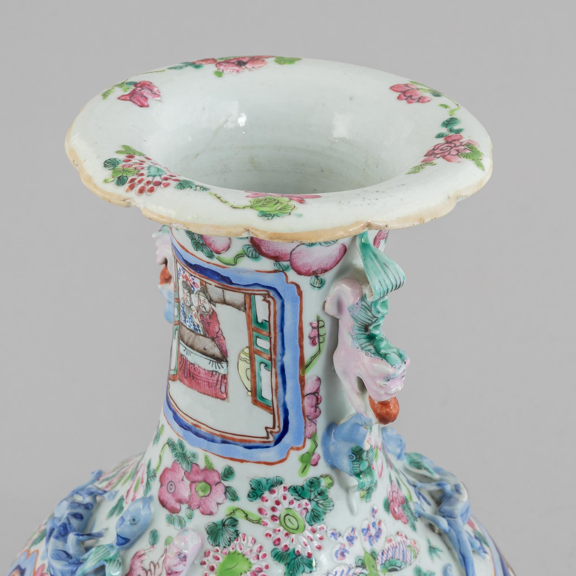 A porcelain vase, China, Qingdynasty, 19th century.